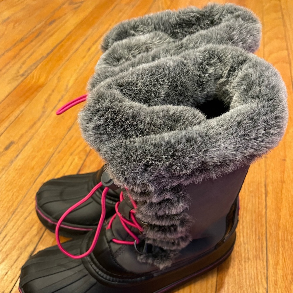 London Fog Girls' Tottenham Winter Boots Size 4 Lace Up Faux Fur EUC